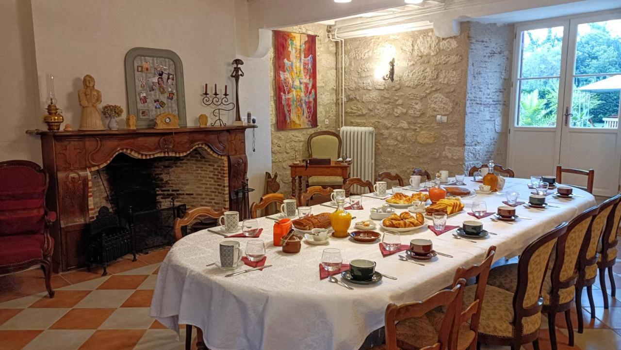 Domaine Du Noble Bed & Breakfast Saint-Jean-de-Thurac Bagian luar foto